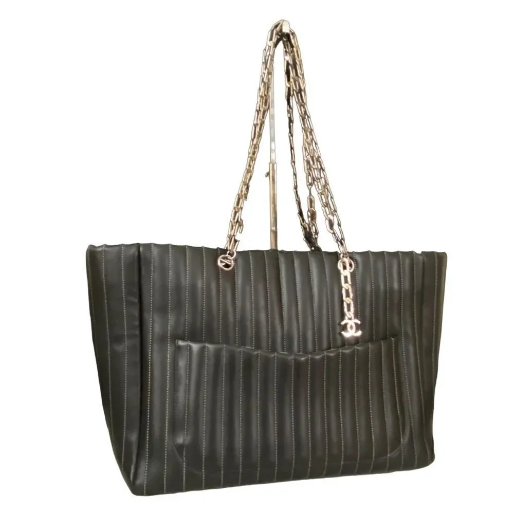 CHANEL “Rare“ CC Mademoiselle Leather Tote Bag 💼 Black